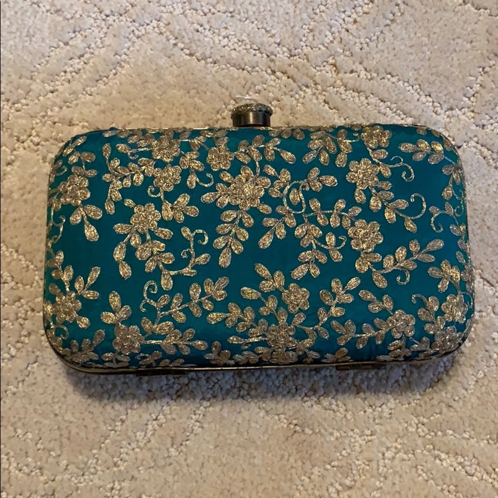 Clasp purse